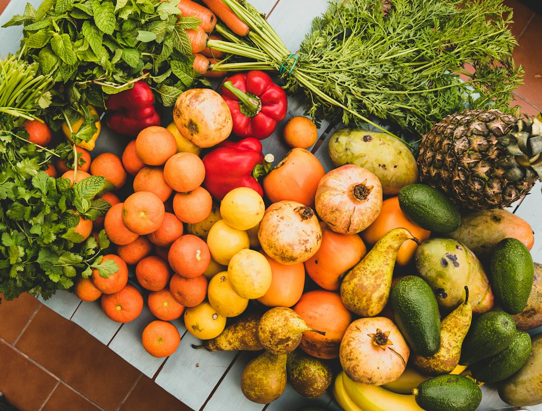 Fresh vegetables and legumes for a low-sugar meal